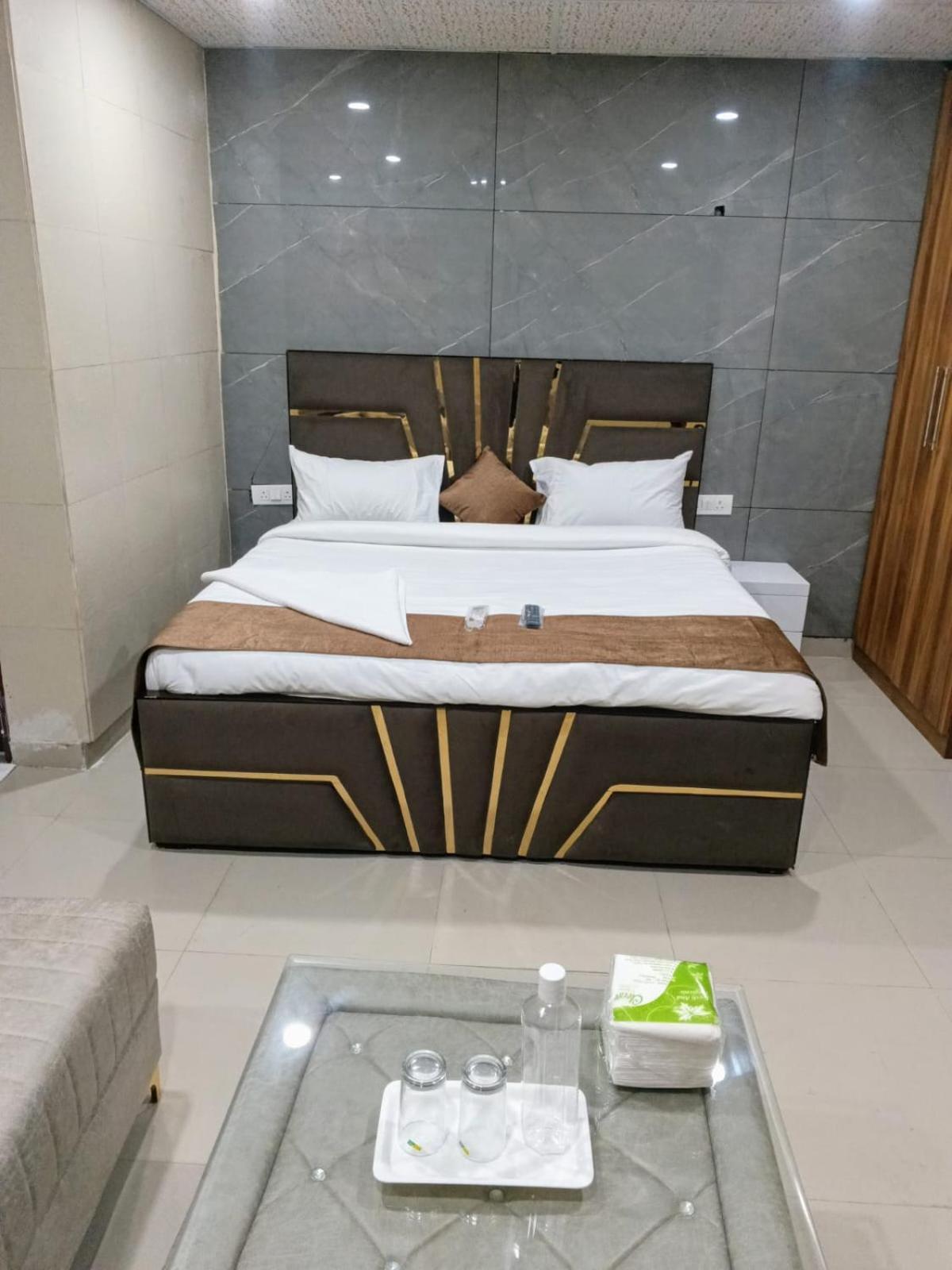 Soooper Hotel Gurgaon Zewnętrze zdjęcie