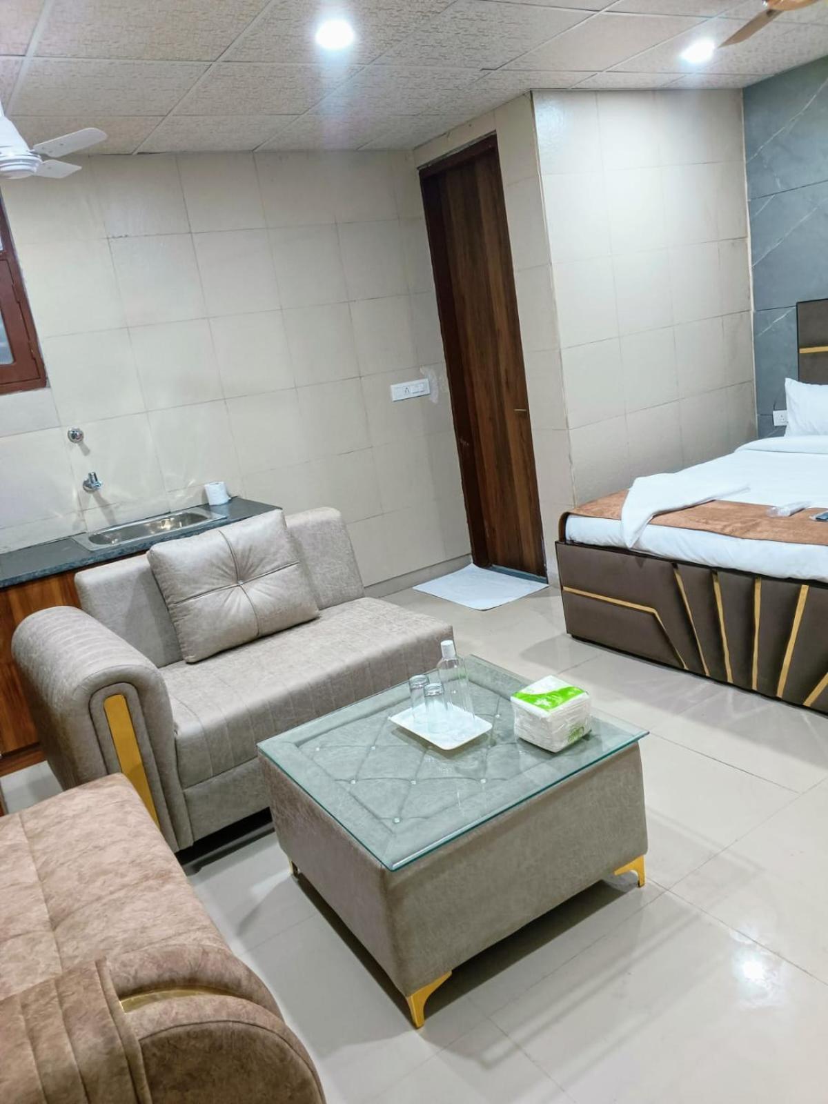 Soooper Hotel Gurgaon Zewnętrze zdjęcie