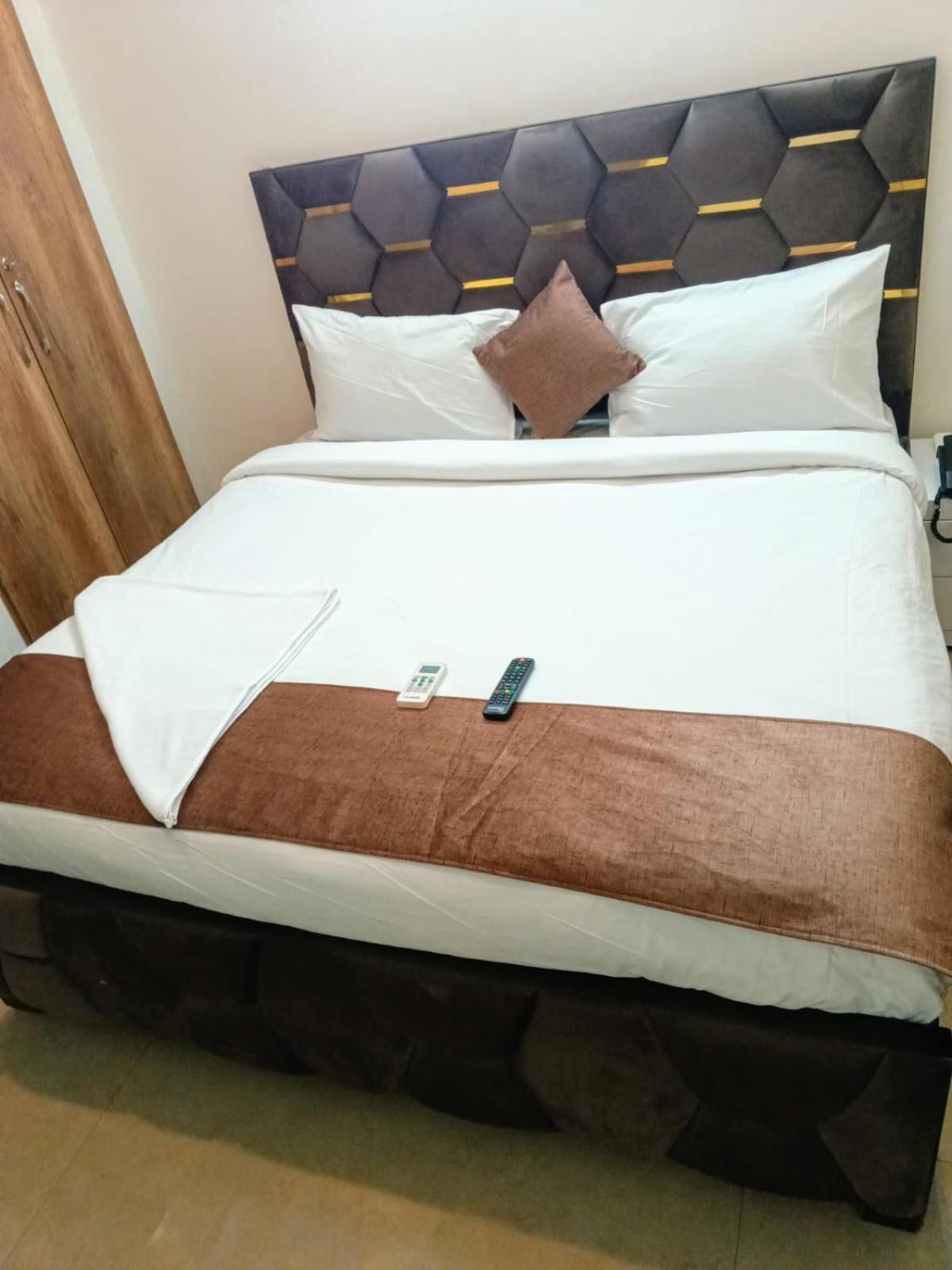 Soooper Hotel Gurgaon Zewnętrze zdjęcie